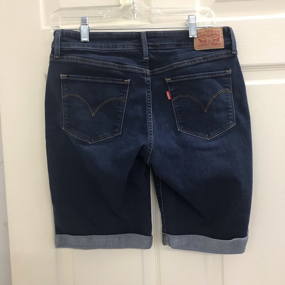 Women’s Levi shorts - Picture 6 of 9